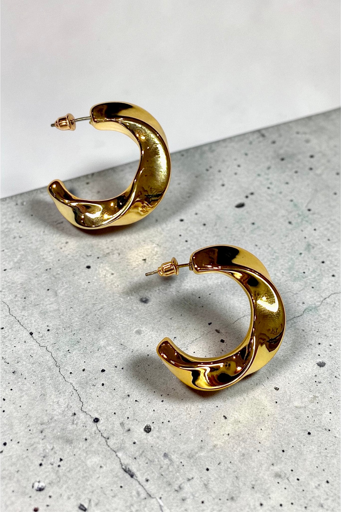 Slick Twist Hoop Earring