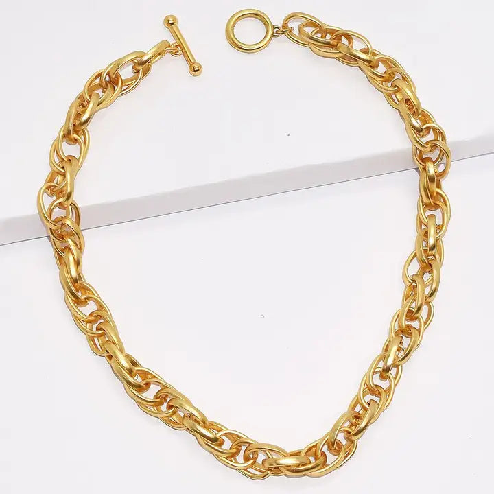 Intertwined Link Short Chain Necklace