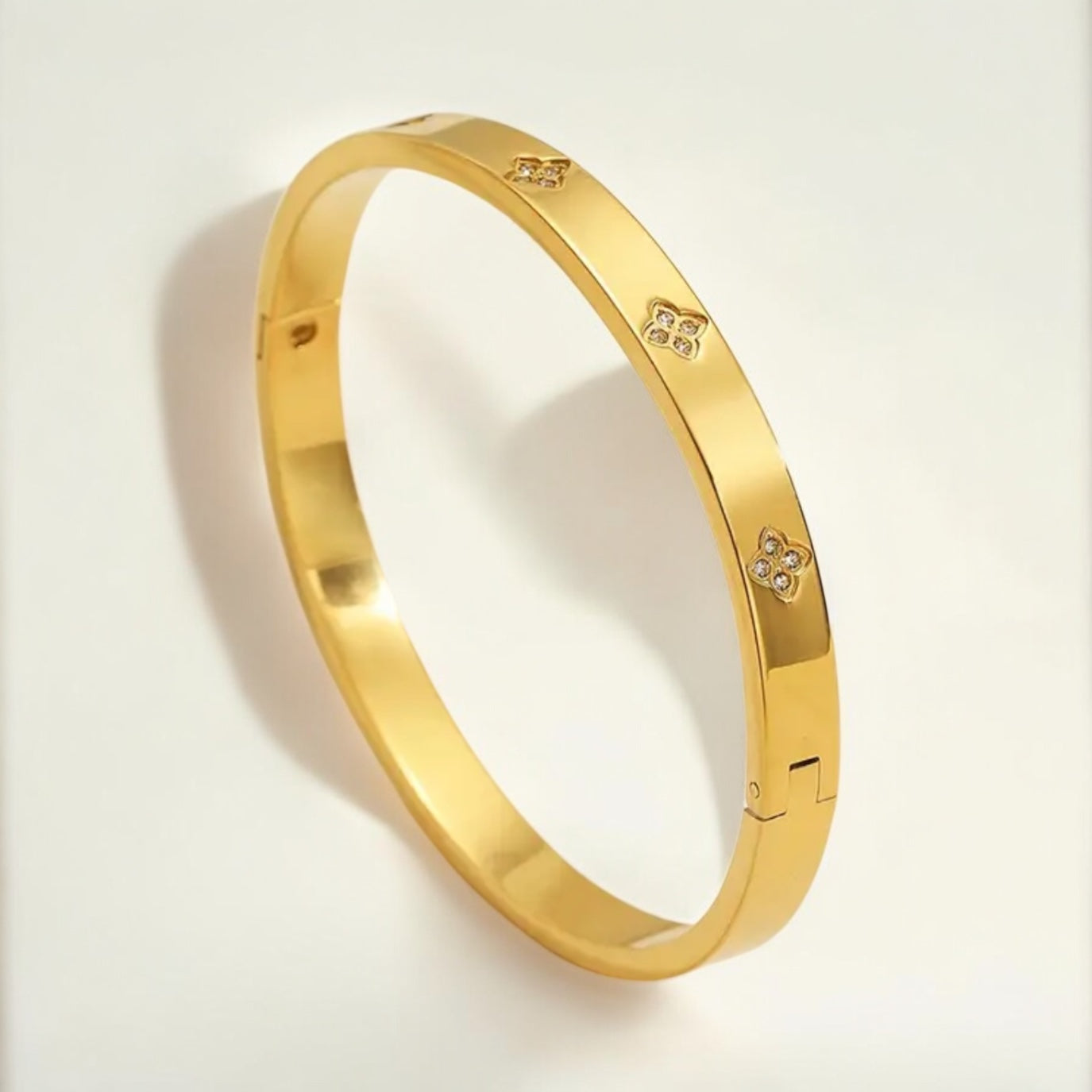 V Cleef Bangle