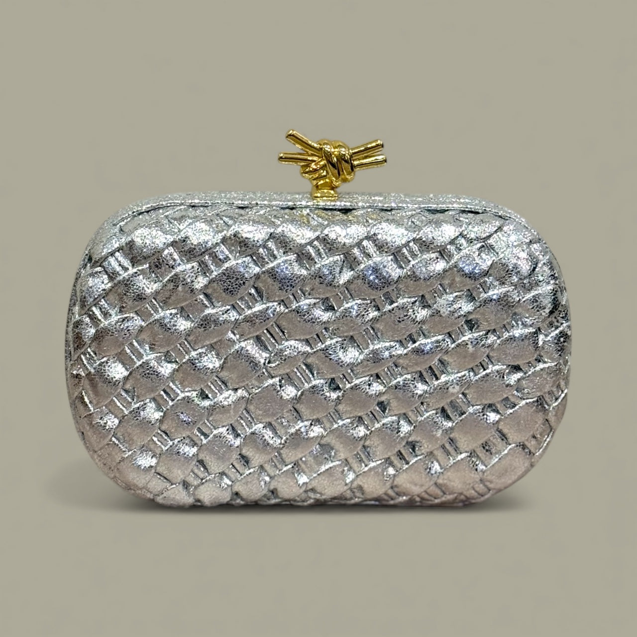 The Knot Clutch