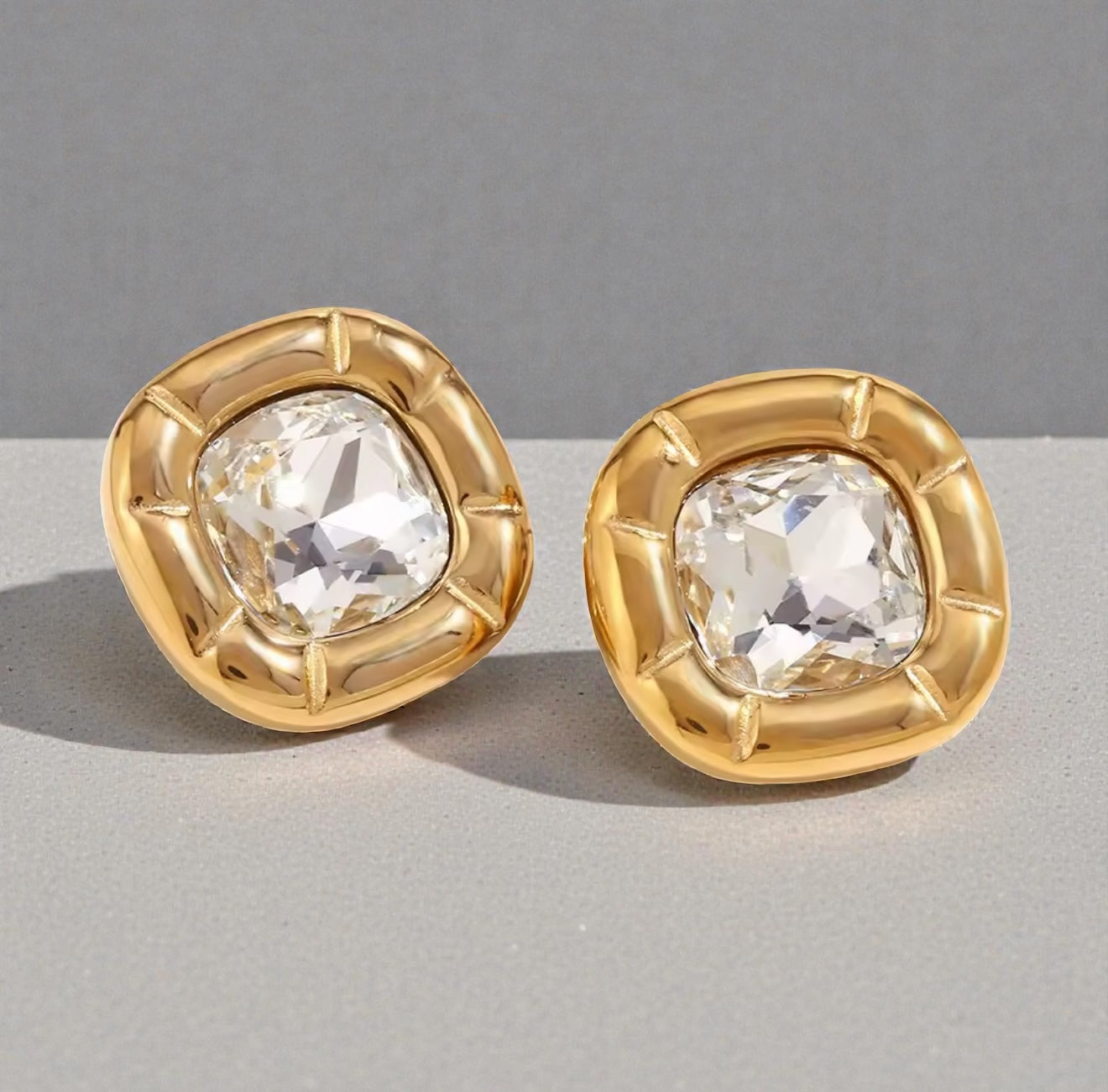Golden Aura Stud